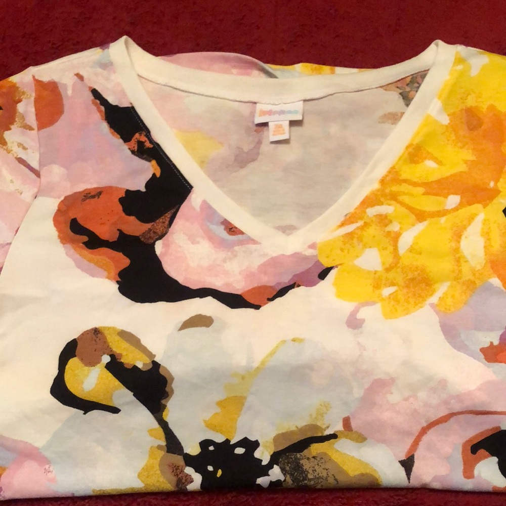 LuLaRoe Artistic White and Cream Short Sleeve Top
